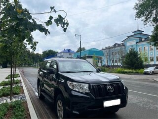 2018 Toyota Land Cruiser Prado 150 Series Рестайлинг 2, чёрный, 4490000 рублей, вид 4
