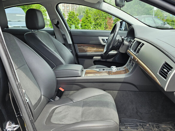 2015 Jaguar XF I Рестайлинг, чёрный, 2225000 рублей - вид 4
