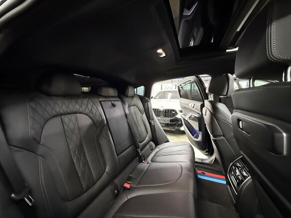2023 BMW X6 40i III (G06) Рестайлинг, синий, 11700000 рублей - вид 32