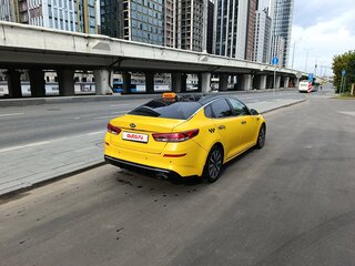 2019 Kia Optima IV Рестайлинг, жёлтый, 1200000 рублей, вид 4