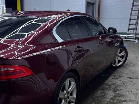 2015 Jaguar XE EcoBoost I, красный, 1450000 рублей - вид 3