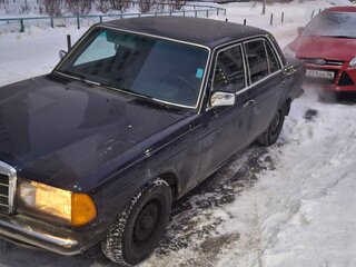 1979 Mercedes-Benz W123 250, синий, 750000 рублей, вид 1
