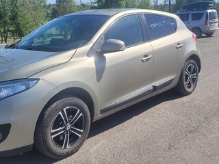 2013 Renault Megane III Рестайлинг, бежевый, 850000 рублей, вид 1