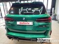 2025 BMW X5 M Competition III (F95) Рестайлинг, зелёный - вид 2