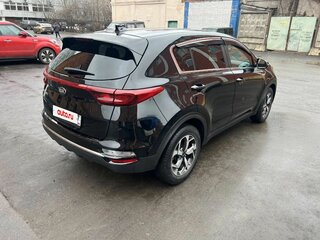 2021 Kia Sportage IV Рестайлинг, чёрный, 1980000 рублей, вид 3