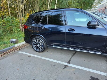 2021 BMW X5 40d IV (G05/G18), чёрный, 8290000 рублей, вид 5