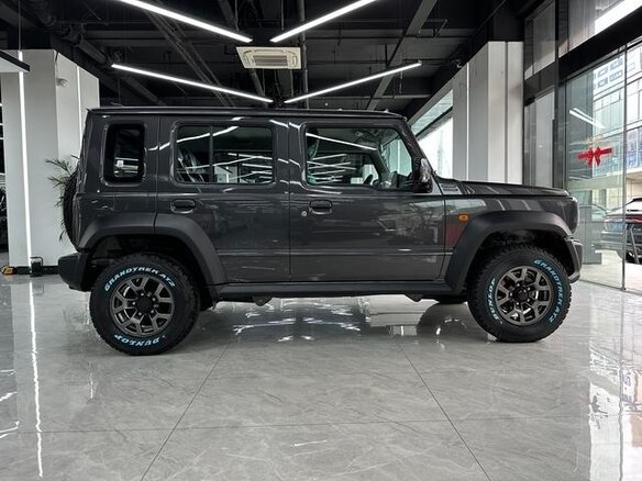 2025 Suzuki Jimny IV, коричневый, 3350000 рублей - вид 2