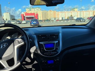 2013 Hyundai Solaris I, чёрный, 635000 рублей, вид 2