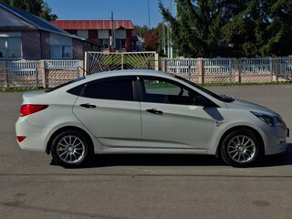 2015 Hyundai Solaris I Рестайлинг, бежевый, 940000 рублей, вид 4