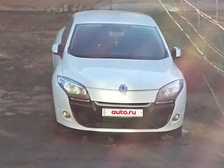 2013 Renault Megane III Рестайлинг, белый, 1050000 рублей, вид 3