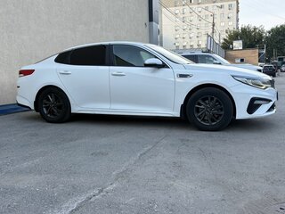 2020 Kia Optima IV Рестайлинг, белый, 1350000 рублей, вид 4