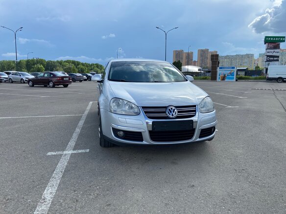 2010 Volkswagen Jetta V, серебристый, 630000 рублей - вид 2