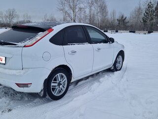 2010 Ford Focus II Рестайлинг, белый, 380000 рублей, вид 4