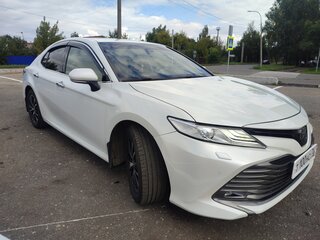 2019 Toyota Camry VIII (XV70), белый, 2350000 рублей, вид 2