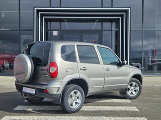2018 Chevrolet Niva I Рестайлинг, серый, 595000 рублей, вид 4