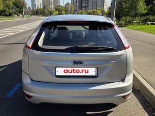 2010 Ford Focus II Рестайлинг, серебристый, 599000 рублей, вид 5