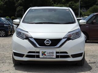 2020 Nissan Note II Рестайлинг, белый, 850000 рублей, вид 1