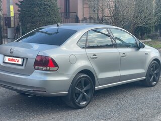 2019 Volkswagen Polo V Рестайлинг, серебристый, 1350000 рублей, вид 4
