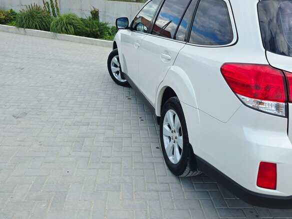 2012 Subaru Outback IV Рестайлинг, белый, 1720000 рублей - вид 6
