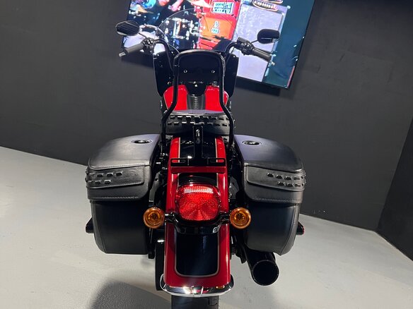 2021 Harley-Davidson Heritage, красный - вид 11