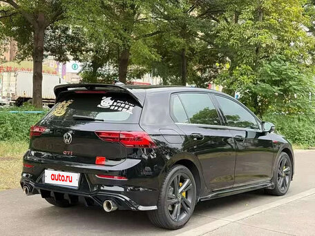 2023 Volkswagen Golf VIII, чёрный, 1610000 рублей, вид 4