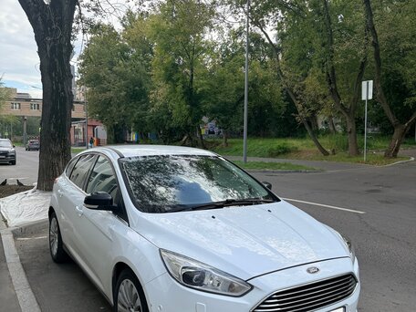 2017 Ford Focus III Рестайлинг, белый, 1300000 рублей, вид 1