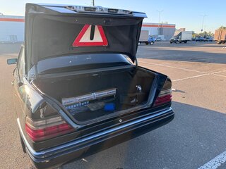 1993 Mercedes-Benz E-Класс 200 I (W124), чёрный, 380000 рублей, вид 4