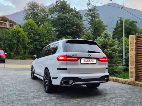 2021 BMW X7 40i I (G07), белый, 7189500 рублей, вид 4
