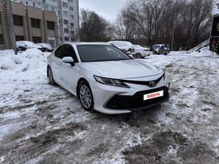 2021 Toyota Camry VIII (XV70) Рестайлинг, белый, 2090000 рублей, вид 3