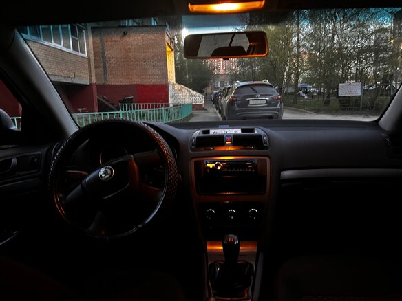 2013 Skoda Octavia II (A5) Рестайлинг, белый, 550000 рублей - вид 5