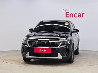 2023 Kia Seltos I Рестайлинг, чёрный, 2240000 рублей, вид 2