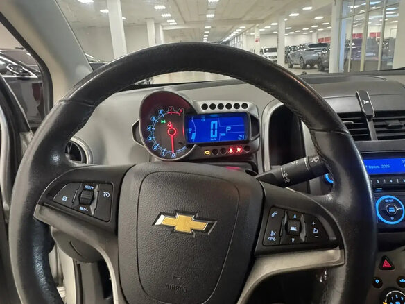2013 Chevrolet Aveo II, серый, 750000 рублей - вид 6