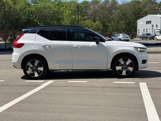 2019 Volvo XC40 I, белый, 2650000 рублей, вид 3