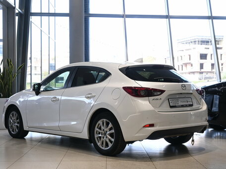 2018 Mazda Axela III Рестайлинг, белый, 1229000 рублей, вид 4