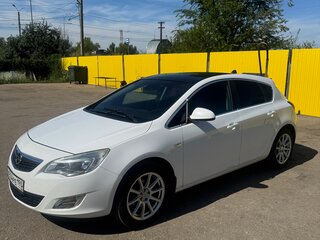 2011 Opel Astra J, белый, 699000 рублей, вид 2
