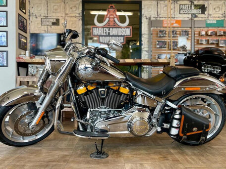2025 Harley-Davidson Fat Boy, серый, 5000000 рублей, вид 2
