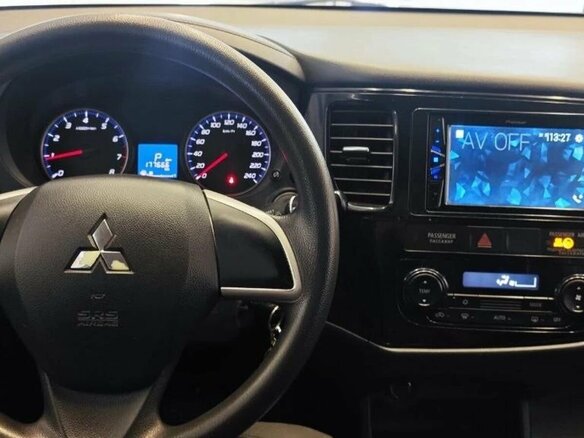 2015 Mitsubishi Outlander III Рестайлинг 2, белый, 1350000 рублей - вид 11