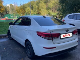 2017 Kia Rio III Рестайлинг, белый, 585000 рублей, вид 4