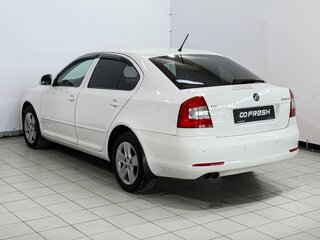 2013 Skoda Octavia II (A5) Рестайлинг, белый, 1049000 рублей, вид 2