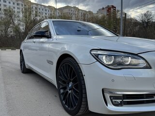 2014 BMW 7 серии Long 740Li xDrive V (F01/F02/F04) Рестайлинг, белый, 2150000 рублей, вид 4
