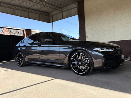 2021 BMW 5 серии 530i xDrive VII (G30/G31/G38) Рестайлинг, серый, 4150000 рублей, вид 5