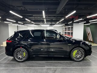 2021 Porsche Cayenne E-Hybrid III, чёрный, 10700000 рублей, вид 3