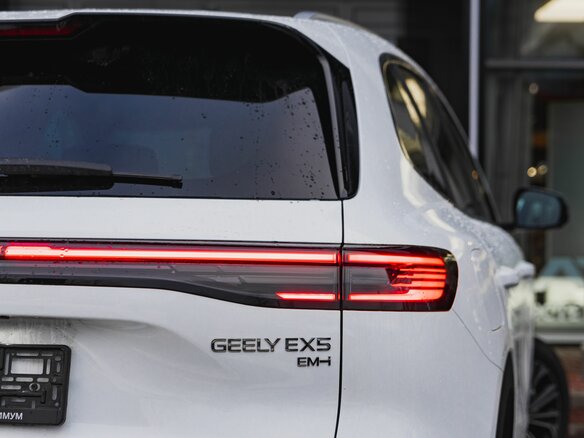 2026 Geely EX5 Гибрид EM-i, белый - вид 8