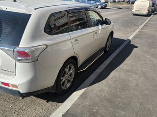 2014 Mitsubishi Outlander III Рестайлинг, белый, 1250000 рублей, вид 4