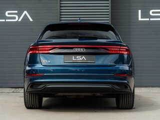 2021 Audi Q8 55 TFSI I (4M), синий, 6250000 рублей, вид 4