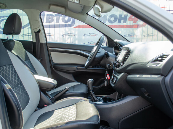 2019 Lada (ВАЗ) Vesta SW Cross I, белый, 1013000 рублей - вид 9