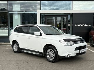 2013 Mitsubishi Outlander III, белый, 1299000 рублей, вид 3