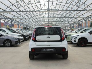 2017 Kia Soul II Рестайлинг, белый, 1270000 рублей, вид 4
