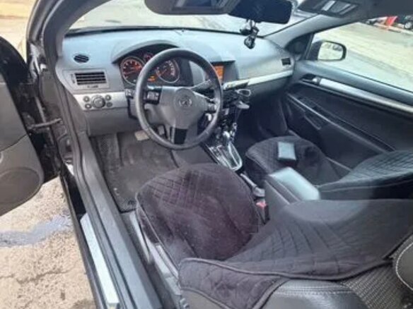 2009 Opel Astra GTC H Рестайлинг, чёрный, 500000 рублей - вид 8