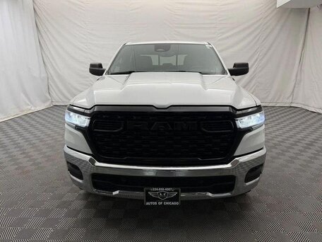 2025 Ram 1500 Crew Cab eTorque V Рестайлинг, белый, 5505000 рублей, вид 2